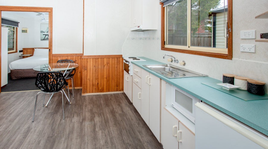 BIG4 Melbourne Accommodation One Bedroom Spa Cottage 2 berth 900px 7