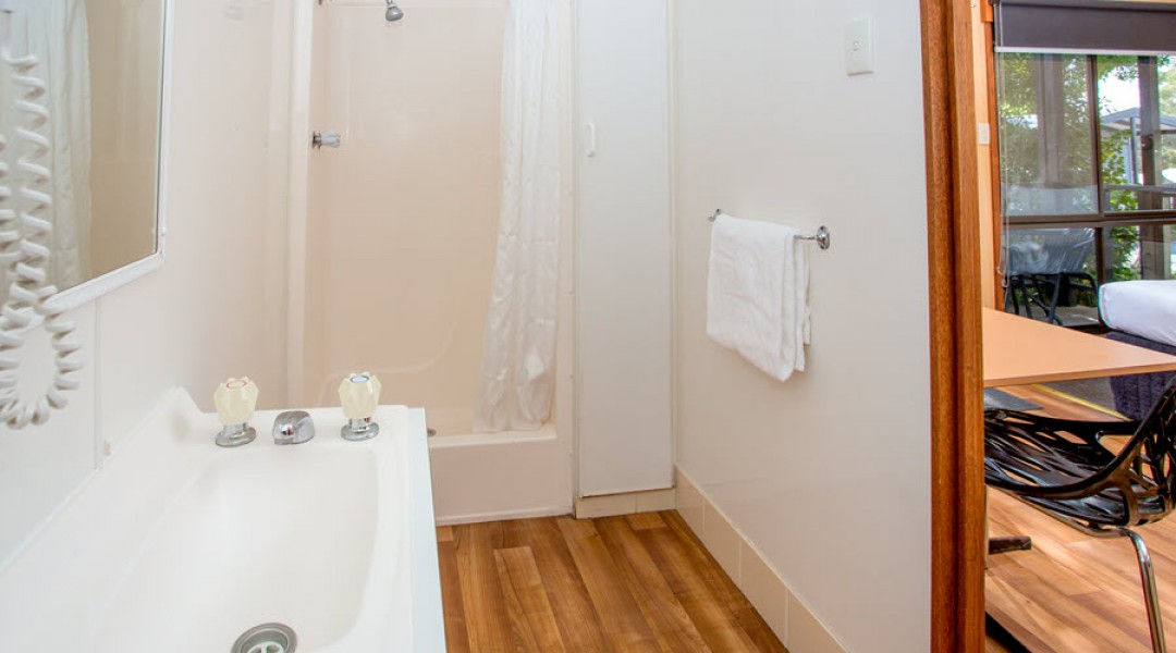 BIG4 Melbourne Accommodation Studio Cabin 2 berth 900px 9