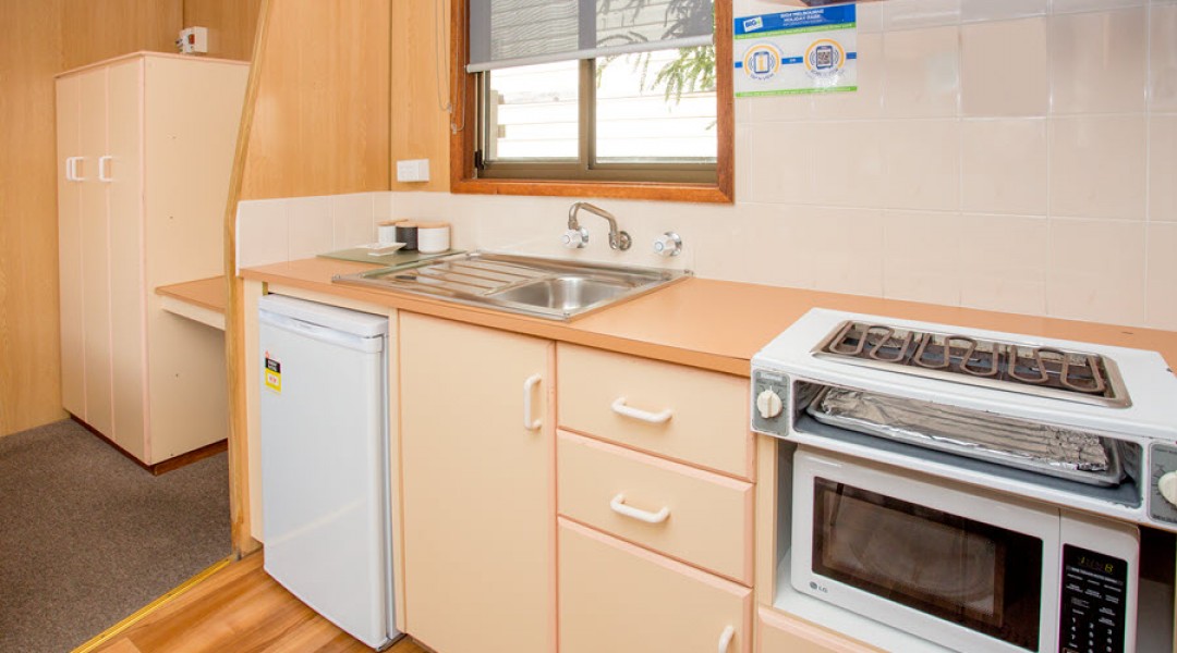BIG4 Melbourne Accommodation Studio Cabin 2 berth 900px 7