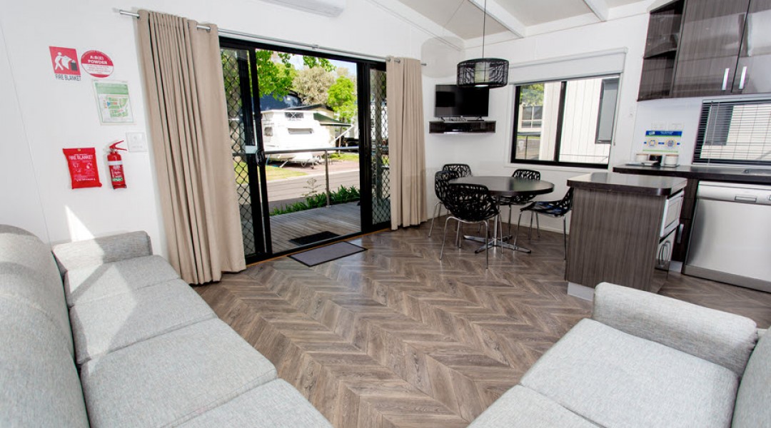BIG4 Melbourne Accommodation Two Bedroom Deluxe Villa 6 berth 900px 04