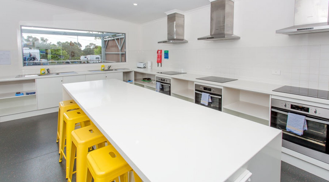BIG4 Melbourne Camp Kitchen 900px 09